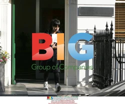 Lily Allen leaves doctor's office