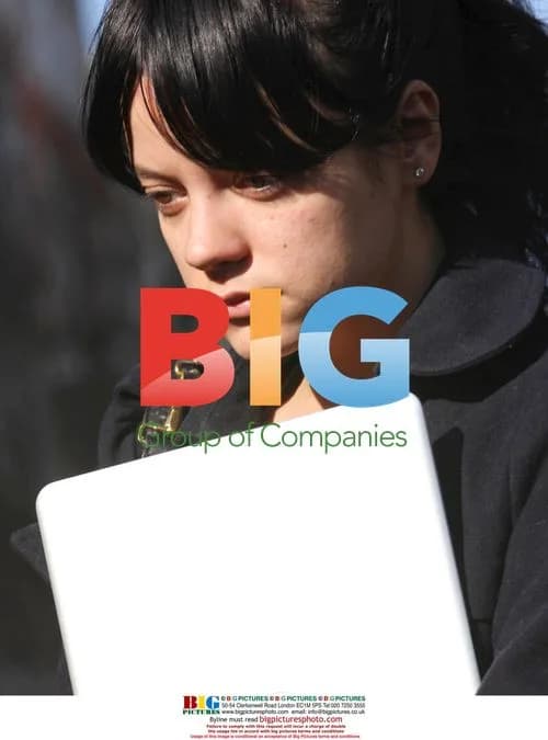 Lily Allen leaves doctor's office