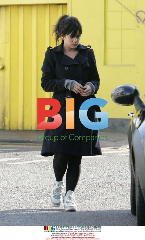 Lily Allen leaves doctor's office