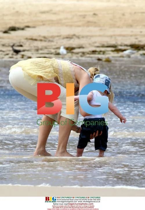 Naomi Watts and son play on Bondi beach