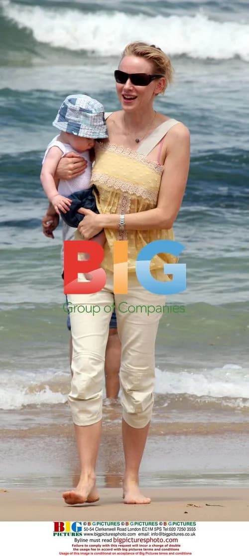Naomi Watts plays on Bondi beach with son