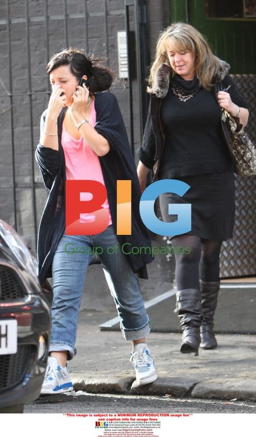 Lily Allen Seen Crying After Split