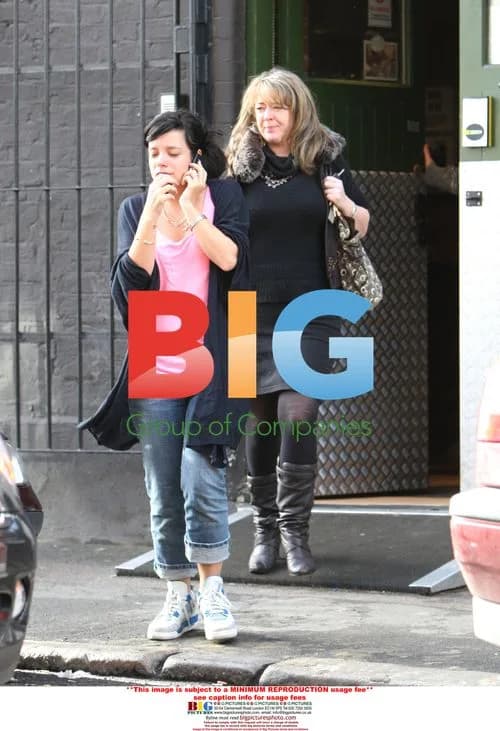 Lily Allen Seen Crying, Overindulging After Split