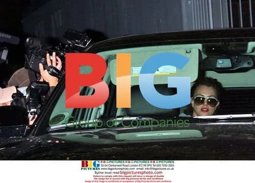 Britney Spears leaves hair salon