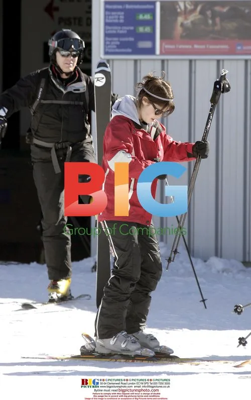Prince Andrew and daughters ski in Verbier