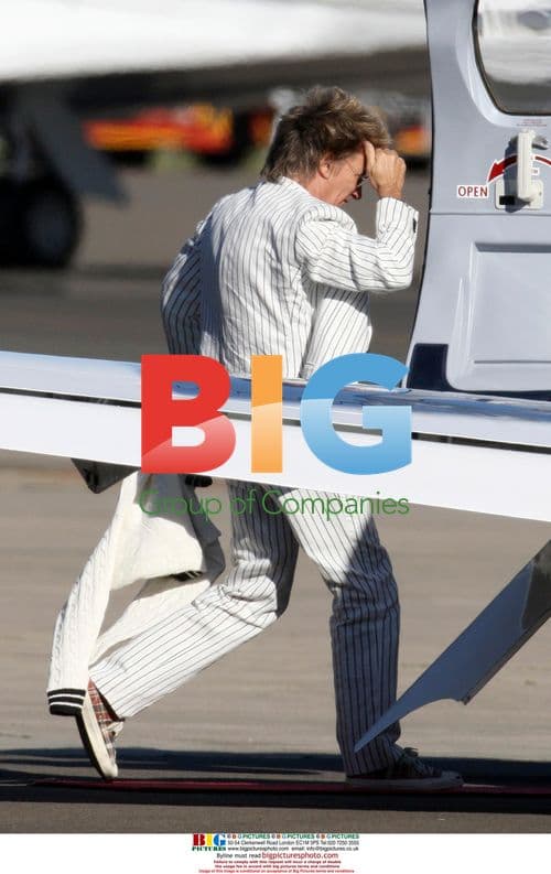Rod Stewart and Penny Lancaster on Private Jet