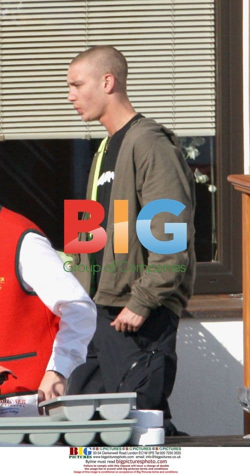 Caroline, Princess of Hanover skiing with family