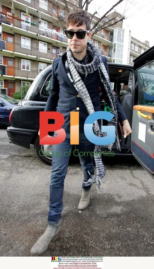 Kate Moss and Jamie Hince arrive home in London