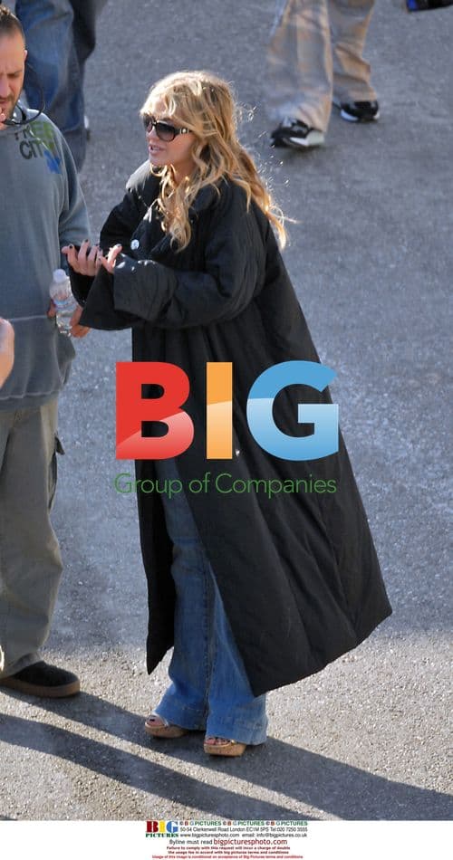 Adam Sandler and Keri Russel on "Bedtime Stories" set