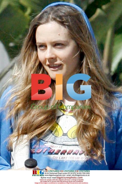 Alicia Silverstone Looks Hagged