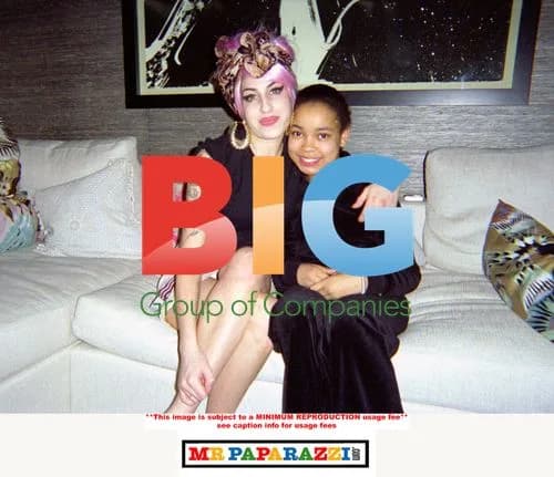 Amy Winehouse and Kelly Osbourne have a girlie night in
