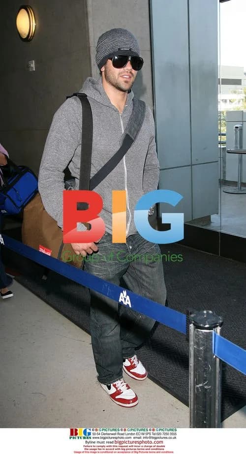 Jesse Metcalfe Departs LAX