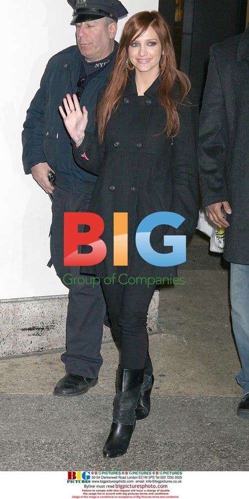 ASHLEE SIMPSON at MTV Studios