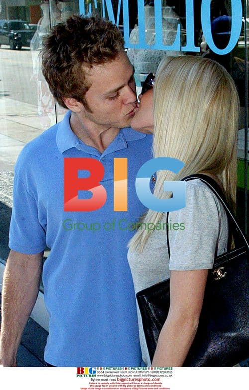 HEIDI MONTAG AND SPENCER PRATT PANDER TO PAPARAZZI