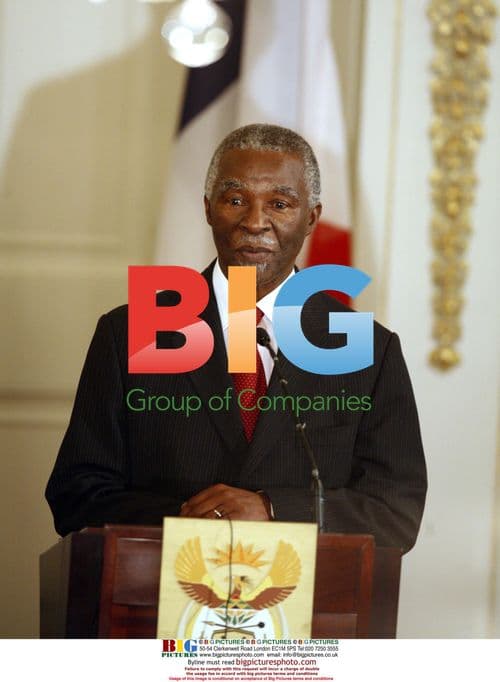 Sarkozy and Bruni Welcomed in Cape Town