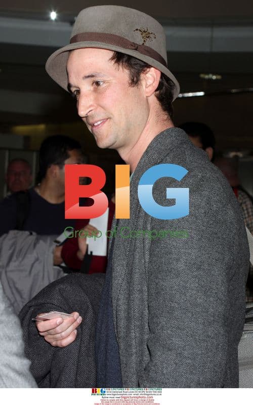 Noah Wylie at Los Angeles Airport