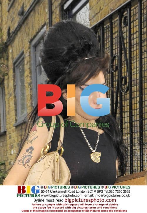 Amy Winehouse moves out with ex-boyfriend