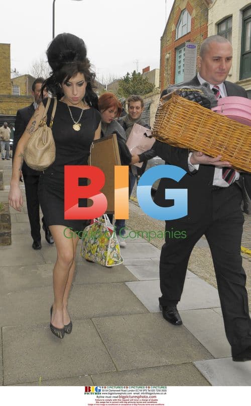 Amy Winehouse moving out with ex-boyfriend