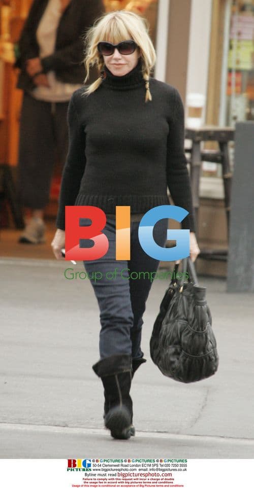 Suzanne Somers Shopping in LA