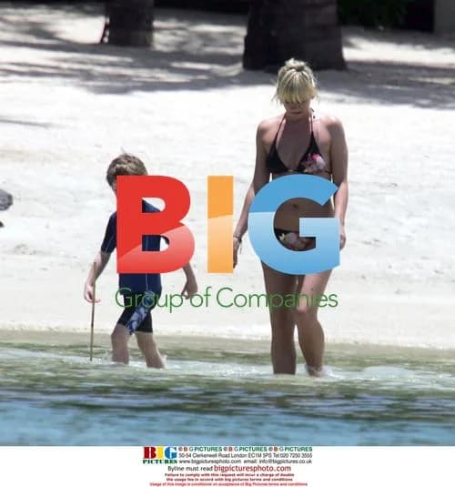 Zoe Ball on Christmas vacation in Mauritius