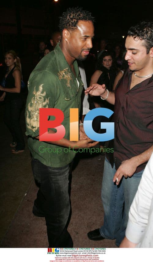 Shawn Wayans outside Miami nightclub