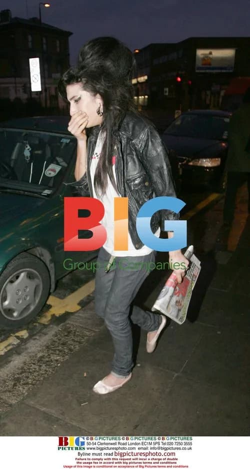 Amy Winehouse Visits Grocery Store