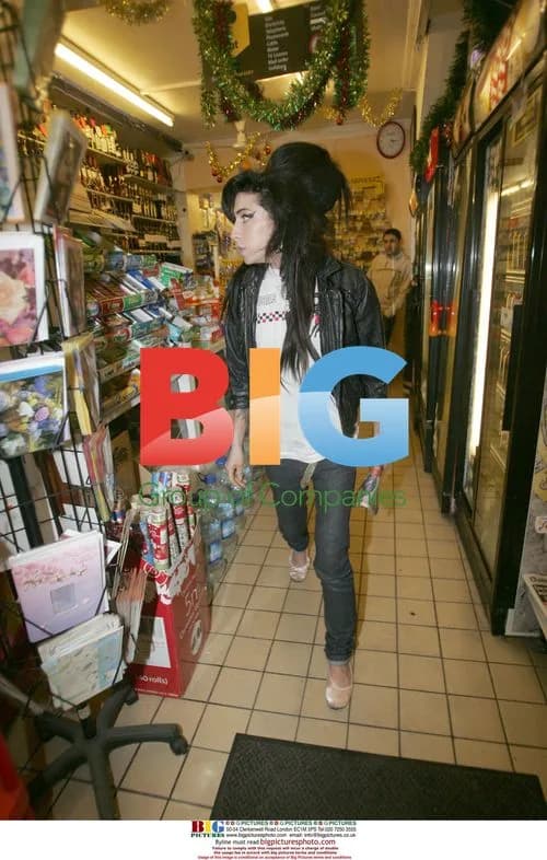 Amy Winehouse out shopping after prison visit
