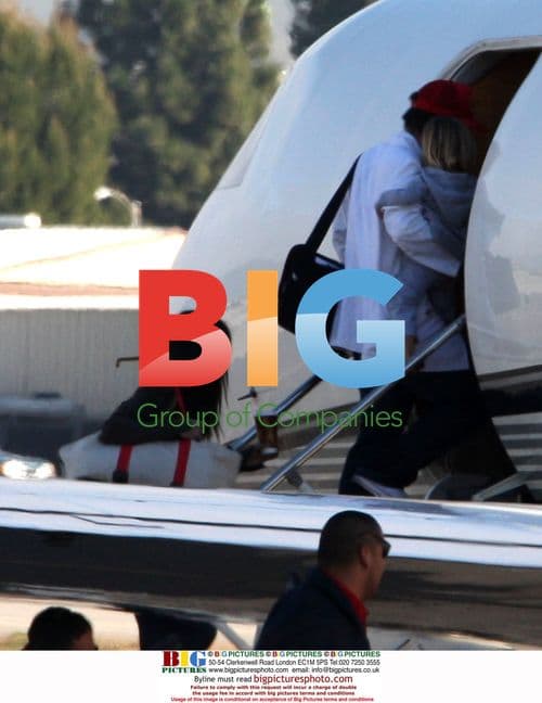 Jennifer Aniston Boards Private Jet with Mystery Man