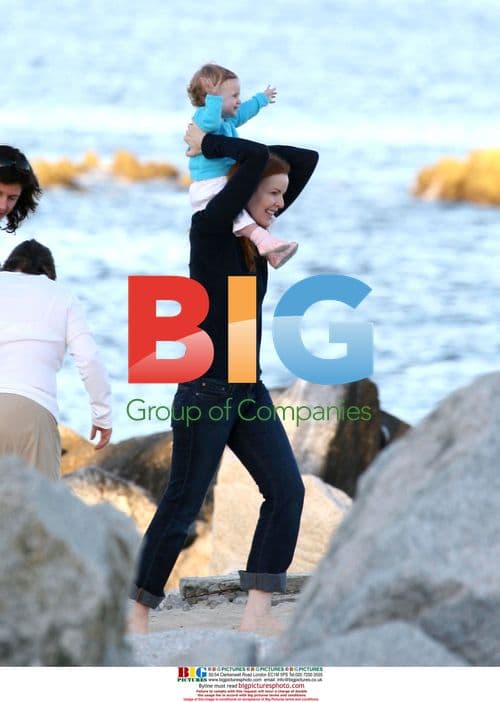 Marcia Cross plays with twin on Mexico beach