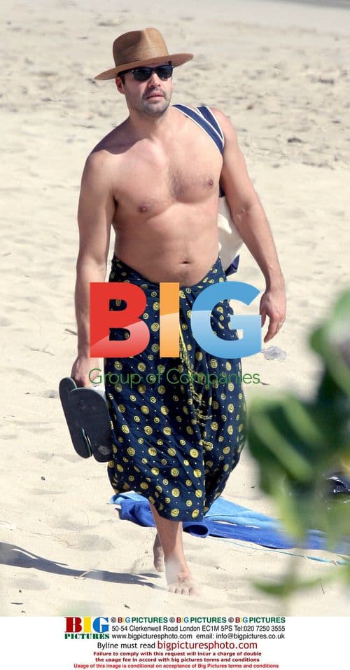 Kelly Brook and Billy Zane on romantic vacation