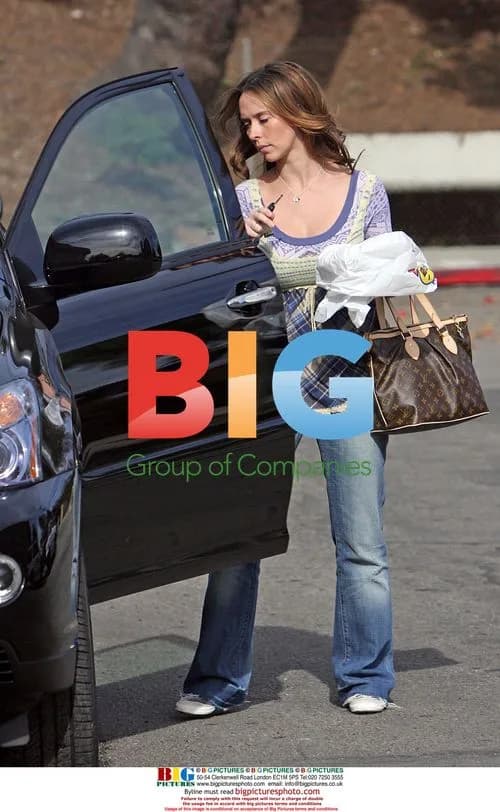 Jennifer Love Hewitt Runs Errands in LA