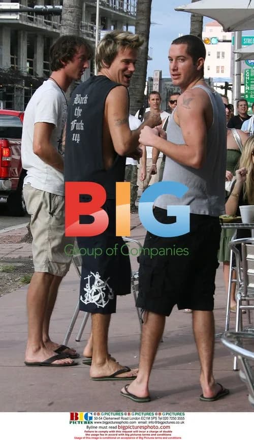 Sean Stewart chills with friends in Miami