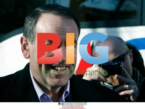Mike Huckabee Wins Iowa Caucus