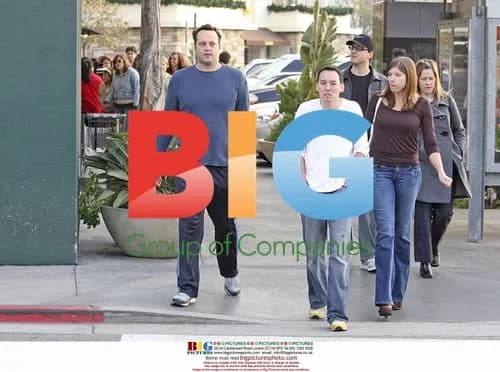 Vince Vaughn enjoys meal at The Farmers Market