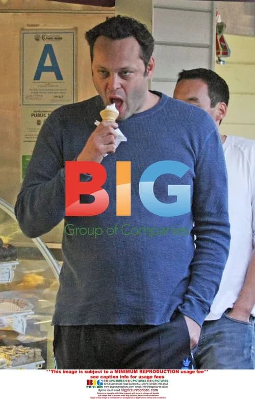 Vince Vaughn Enjoys Farmers Market Meal