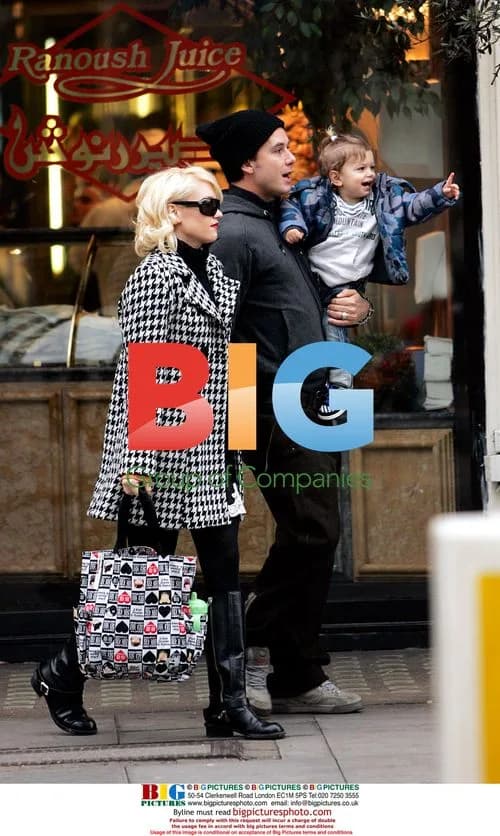Gwen Stefani and Gavin Rossdale leave restaurant with son