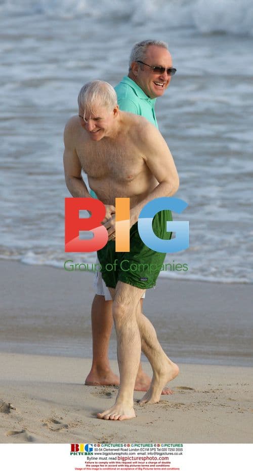 Steve Martin relaxes in Caribbean