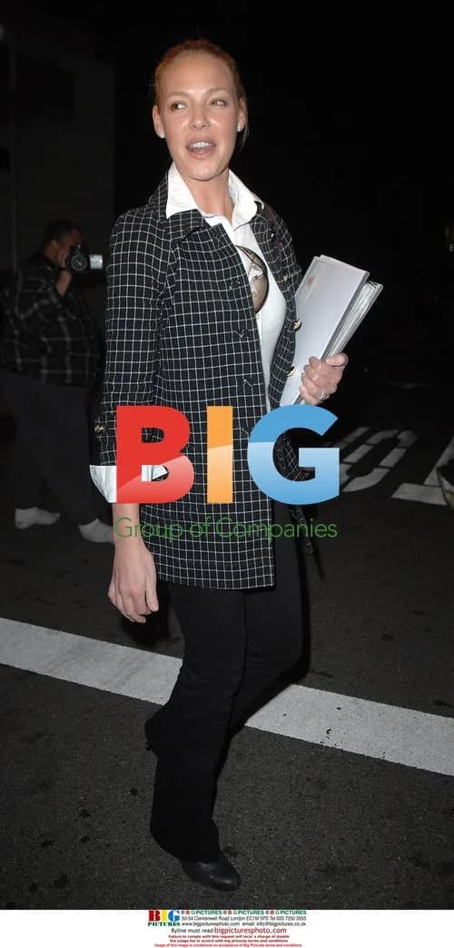 Katherine Heigl Shops in Beverly Hills
