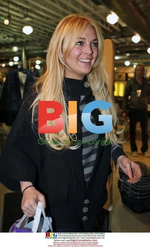 Lindsay Lohan Runs Errands in LA