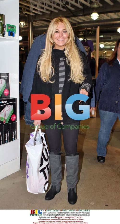 Lindsay Lohan Runs Errands in LA