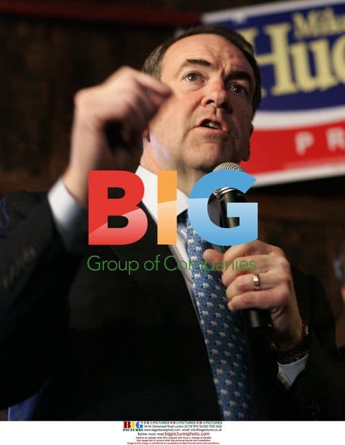 Mike Huckabee speaks at campaign event in New Hampshire