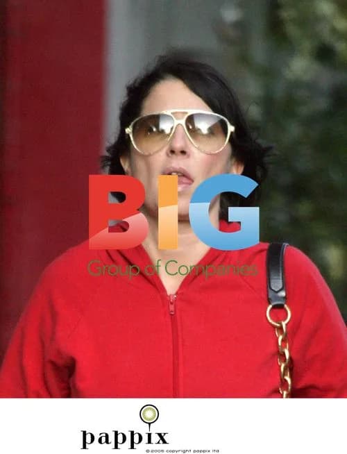 Sadie Frost struggles with tight jeans