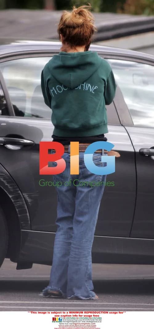 Geri Halliwell in Casual, Skinny Outfit