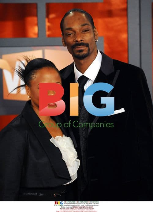 Snoop Dog and wife at Critics' Choice Awards