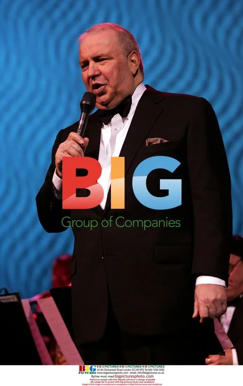 Frank Sinatra Jr. Performs in Concert