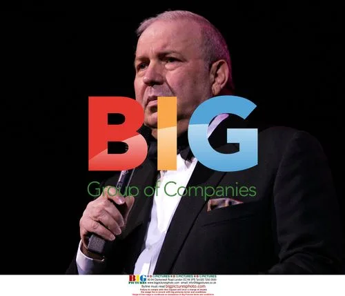 Frank Sinatra Jr. Performs in Concert