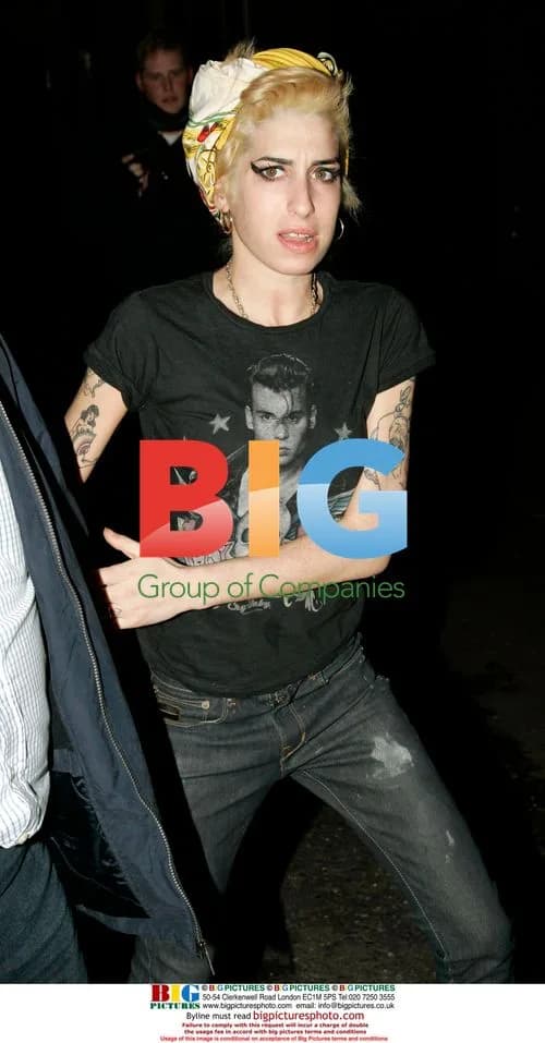Amy Winehouse with new blonde look