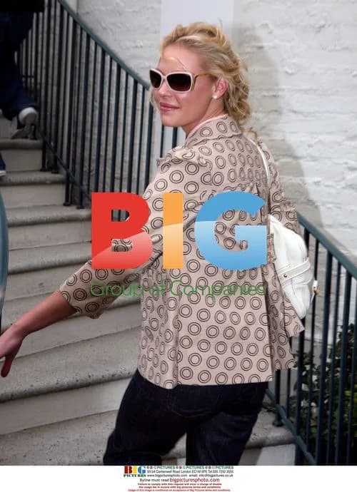 Katherine Heigl Shows Off Wedding Ring