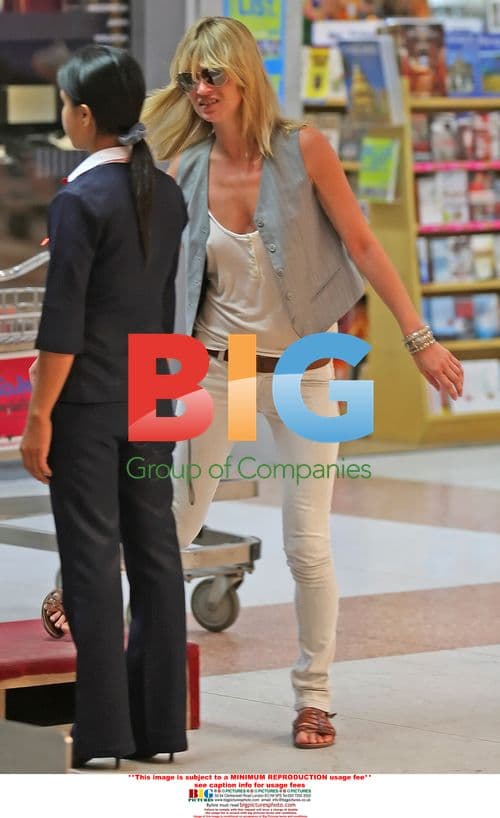 Kate Moss and Jamie Hince Frisked at Thailand Airport