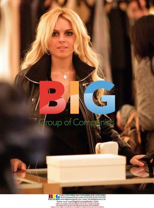 Lindsay Lohan Shops at Marc Jacobs in West Hollywood